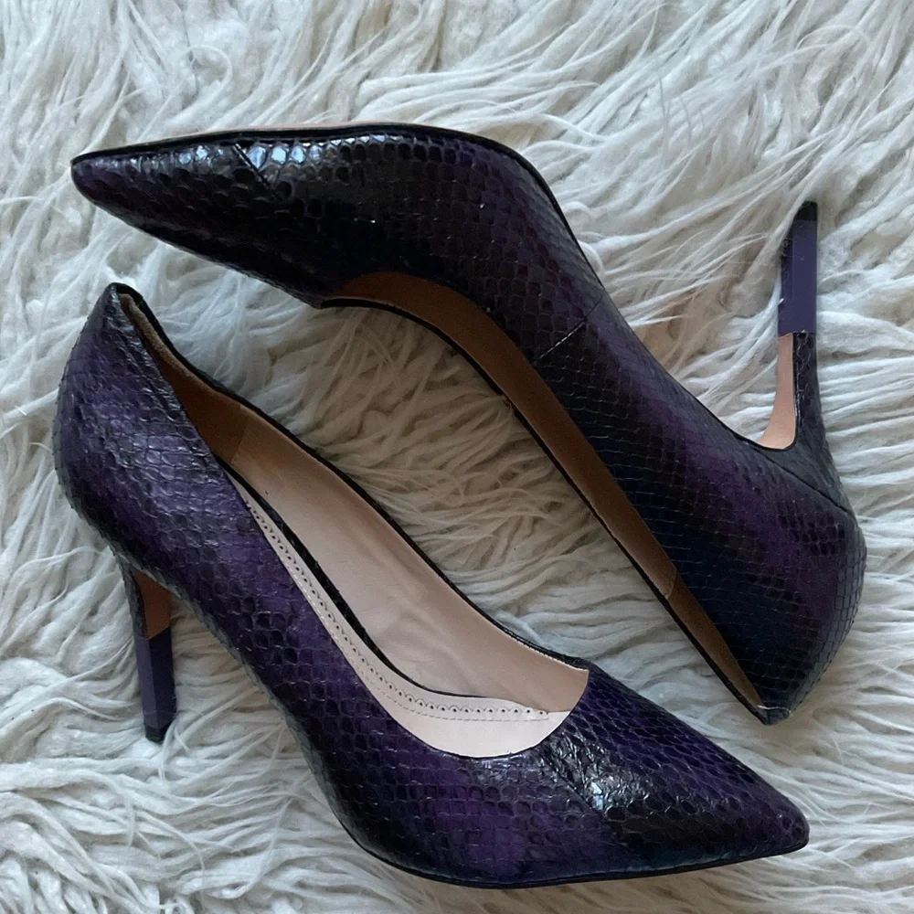 Pour La Victoire Camrin Dark Purple Snake Embossed Leather Heel Pumps NWT Sz 8.5